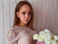 LynetteGoodwin - female with brown hair webcam at LiveJasmin