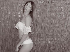 MiaEthan - female with brown hair webcam at xLoveCam