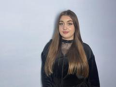 MaidyDinns - female with brown hair and  small tits webcam at xLoveCam