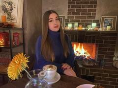 MaidyDinns - female with brown hair and  small tits webcam at xLoveCam