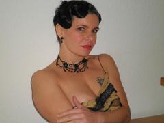 MaitresseGina-hot - female with brown hair webcam at xLoveCam