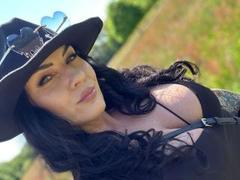 Malina-Lay - female with black hair webcam at xLoveCam