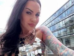 Malina-Lay - female with black hair webcam at xLoveCam