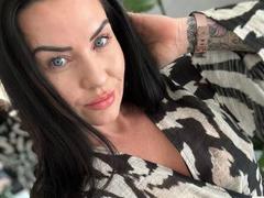 Malina-Lay - female with black hair webcam at xLoveCam