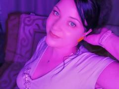 MalinkaBerry - female with black hair and  small tits webcam at xLoveCam