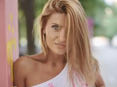 AnneMaryI - blond female webcam at LiveJasmin