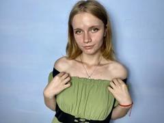 MargaritaKis - female webcam at xLoveCam