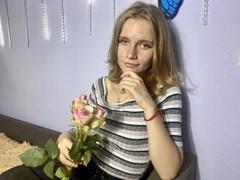 MargaritaKis - female webcam at xLoveCam