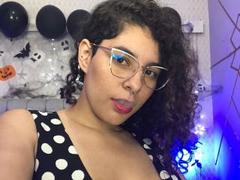 MaryJadde - female with brown hair and  small tits webcam at xLoveCam