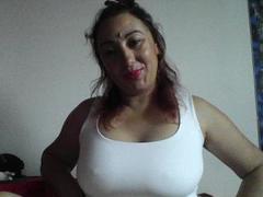 MaryMissQueen - female with brown hair webcam at xLoveCam