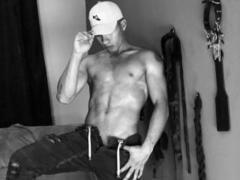 MaxVega - male webcam at xLoveCam