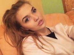 MayLivia from xLoveCam