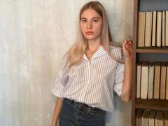 MayaSweeety-hot - blond female webcam at xLoveCam