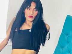 MegannEvanns - shemale with black hair webcam at xLoveCam