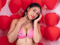 MegannFoster - female with black hair webcam at xLoveCam