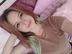 MelaniBecker - female with brown hair webcam at xLoveCam