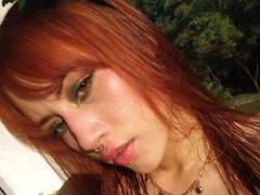 Melissa_Jones - female with brown hair webcam at ImLive