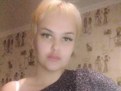 MelissaCats - blond female webcam at xLoveCam