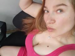 Metztona - female with brown hair and  small tits webcam at xLoveCam