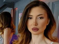 Michanelle - female with brown hair webcam at xLoveCam