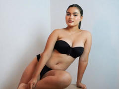 MiiaPalmer - female with black hair webcam at xLoveCam