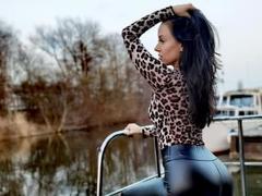 MilaJane-hot - female with black hair webcam at xLoveCam