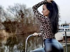 MilaJane-hot - female with black hair webcam at xLoveCam