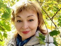 MilaMils - female with brown hair webcam at xLoveCam