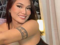 MissReign - shemale webcam at xLoveCam