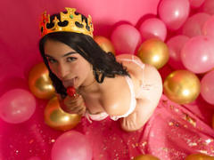 MollyBron - female with black hair webcam at xLoveCam