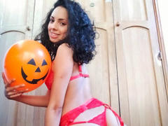 MoniqueCurlz - female with black hair webcam at xLoveCam