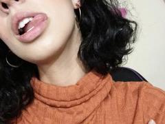 MoniqueCurlz - female with black hair webcam at xLoveCam