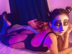 MoonLipson871 - female with brown hair and  small tits webcam at ImLive