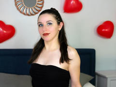 NanaArcay - female with brown hair webcam at ImLive