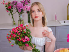 NicoleStayman - blond female webcam at LiveJasmin