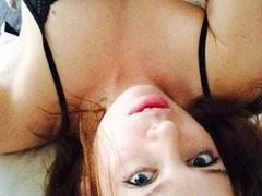 NicoleLinharts - female with brown hair webcam at xLoveCam