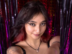 NiniMora - female webcam at xLoveCam