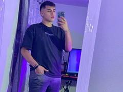 NoahMils - male webcam at xLoveCam