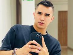 NoahMils - male webcam at xLoveCam