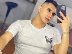 NoahMils - male webcam at xLoveCam