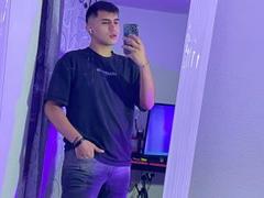 NoahMils - male webcam at xLoveCam