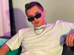 NoahMils - male webcam at xLoveCam