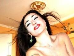 OhYeahh - female with brown hair webcam at xLoveCam