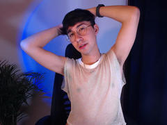 OliverHot69 - male webcam at xLoveCam