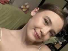 OliviaKris - female with brown hair webcam at xLoveCam