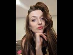 Ornella9-hot - female with brown hair webcam at xLoveCam