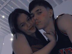 OskrCouple from xLoveCam