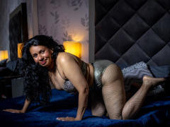 PaulinaSanders - female with black hair webcam at xLoveCam