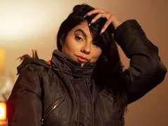 PenelopeHanz - female with black hair and  small tits webcam at xLoveCam