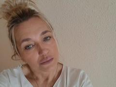 PerfectTrisha - blond female webcam at xLoveCam